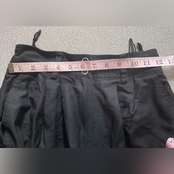 Vintage Madeleine Black Rayon Walking Shorts Size 8 - Picture 7 of 11